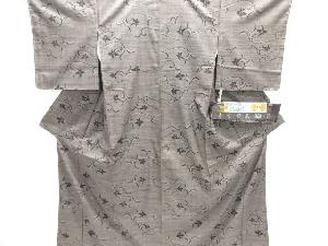 未使用品　仕立て上がり　花唐草模様織り出し本場泥大島紬着物(5マルキ)